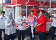 Head Regional Micro Banking BRI Bandar Lampung, Rahmad Budi Sulistia, menyerahkan bantuan mobil operasional kepada pengurus Koperasi Desa Merah Putih (KDMP) Bumisari, sebagai wujud dukungan terhadap penguatan ekonomi desa melalui layanan BRILink dan koperasi digital.
