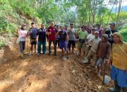 Warga Lampung Barat Swadaya Cor Jalan Rusak Parah di Margajaya dan Rawa Agung
