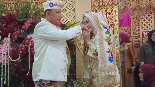 Ketua DPRD Metro Ria Hartini Resmi Dinikahi AKBP M Yamil, Kapeka Polda Lampung