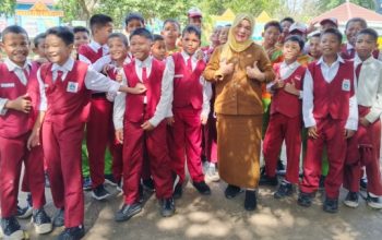 SDN 134 Palembang Sambut Baik Program Seragam Sekolah Gratis Wali Kota