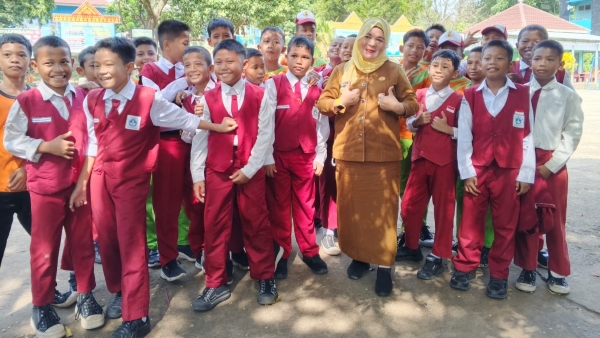 SDN 134 Palembang Sambut Baik Program Seragam Sekolah Gratis Wali Kota