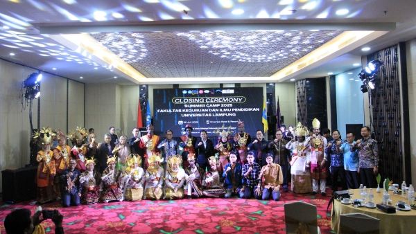 FKIP Unila Tutup Summer Camp 2025, Rayakan Persahabatan Budaya Internasional di Lampung
