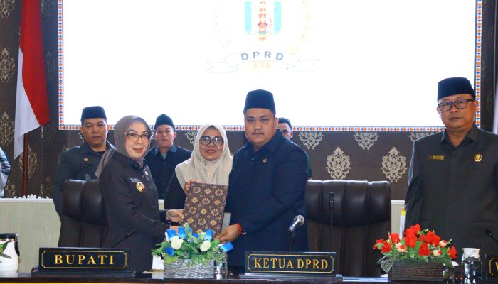 Bupati Way Kanan Sampaikan Raperda Pertanggungjawaban Pelaksanaan APBD 2024 dalam Rapat Paripurna DPRD