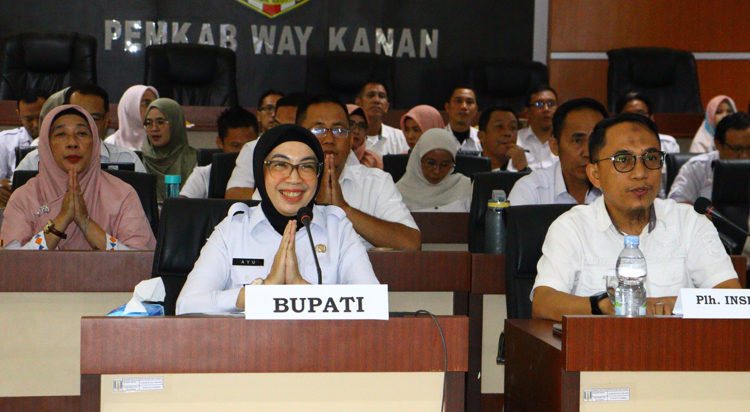 Bupati Way Kanan, Ayu Asalasiyah, S.Ked., saat mengikuti Rapat Koordinasi Program Pemberantasan Korupsi Terintegrasi Tahun 2025 secara virtual dari Ruang Buway Pemuka Pengiran Tuha, Rabu (18/6/2025).