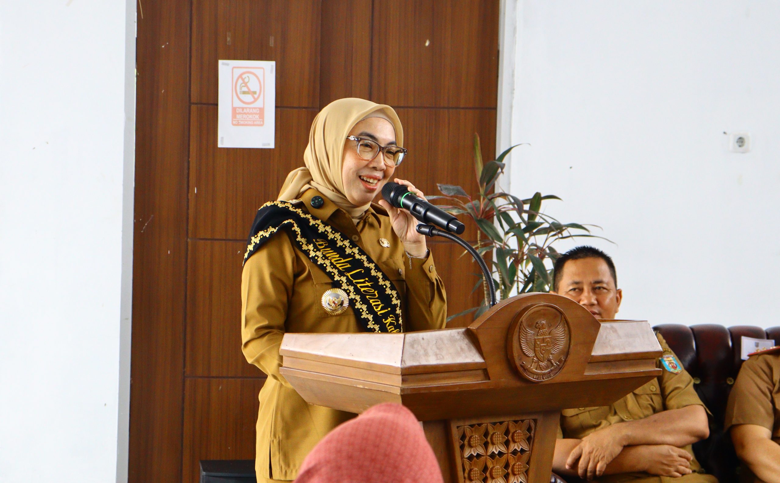 Bupati Way Kanan sekaligus Bunda Literasi, Ayu Asalasiyah, S.Ked., membuka secara resmi Bimbingan Membaca Nyaring Tahun 2025 di Aula Dinas Perpustakaan dan Kearsipan.