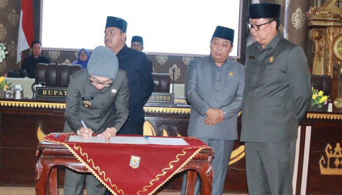 Bupati Way Kanan Hadiri Rapat Paripurna Pengesahan Perubahan APBD 2025
