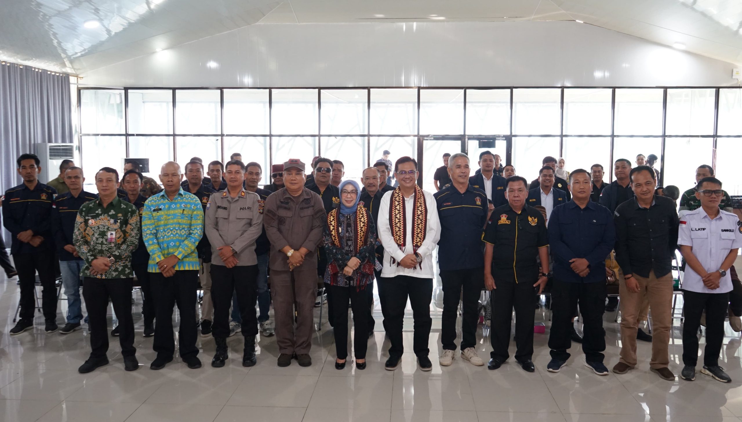 Bupati Way Kanan, Ayu Asalasiyah, S.Ked., bersama jajaran Forkopimda, pengurus KWRI Provinsi Lampung, dan para peserta Musyawarah Cabang (Muscab) III DPC KWRI Way Kanan, yang digelar di Blambangan Umpu, Rabu (7/8/2025).