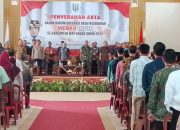 Bupati Way Kanan, Ayu Asalasiyah, S.Ked., bersama jajaran Forkopimda dan tamu undangan menghadiri acara penyerahan akta notaris kepada pengurus Koperasi Desa/Kelurahan Merah Putih se-Kabupaten Way Kanan Tahun 2025, di Gedung Serbaguna Pemkab Way Kanan, Kamis (7/8/2025).