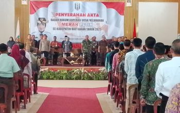 Bupati Way Kanan Serahkan Akta Notaris kepada 227 Pengurus Koperasi Merah Putih