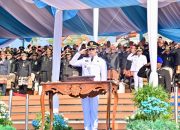 Bupati Lampung Selatan Radityo Egi Pratama memimpin upacara peringatan HUT ke-80 RI perdana di Menara Siger, Bakauheni, Minggu (17/8/2025).