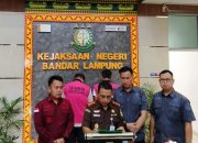 Konferensi pers Kejaksaan Negeri Bandar Lampung terkait penetapan tersangka korupsi retribusi pasar.