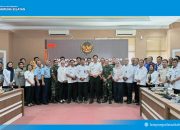 Foto bersama jajaran Pemkab Lampung Selatan, Tim Kemenko Polkam RI, Pusdokkes Polri, DVI, dan Forkopimda usai membahas rencana pemindahan kerangka tentara Belanda di Pulau Sebuku.