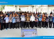 Bupati Lampung Selatan, Radityo Egi Pratama, bersama Kepala Kejati Lampung Danang Suryo Wibowo, jajaran forkopimda, serta para kepala desa berfoto bersama usai pembukaan Sarasehan Hukum