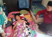Baznas Palembang Salurkan Bantuan untuk Nenek Aisyah yang Merawat Anak Sakit