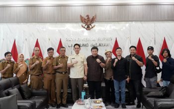 Bupati Lampung Selatan Radityo Egi Pratama menerima audiensi jajaran DPC ASPEKNAS Lampung Selatan di ruang kerjanya, Selasa (8/7/2025).
