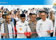 Gubernur Lampung Rahmat Mirzani Djausal bersama Bupati Lampung Selatan Radityo Egi Pratama saat meninjau fasilitas KDMP Way Urang, percontohan koperasi desa di Provinsi Lampung.