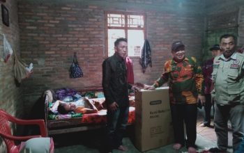 Dinsos Tanggamus Salurkan Bantuan Kursi Roda untuk Korban Gigitan Buaya dan Warga Disabilitas
