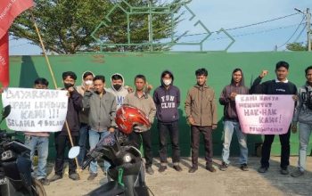 Tuntut Upah Lembur Empat Bulan, Puluhan Buruh PT Charoen Pokphand Jaya Farm Gelar Aksi Unjuk Rasa