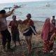 Polisi Tanggamus Bantu Evakuasi Pasien Sakit yang Terjebak di Tengah Laut