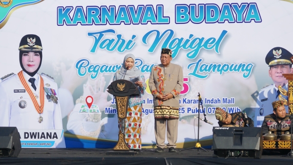 Bandar Lampung Gelar Pawai Budaya Tari Ngigel Rayakan HUT ke-343