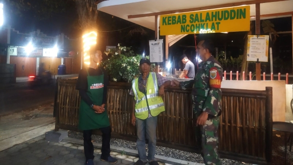 Waspada Curanmor, Babinsa Kota Sepang Ajak Warga Tingkatkan Keamanan Lingkungan