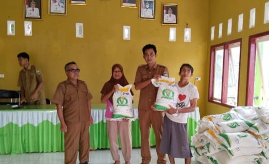 Pemerintah Pekon Gedau Salurkan Bantuan Beras kepada 54 Keluarga Penerima Manfaat