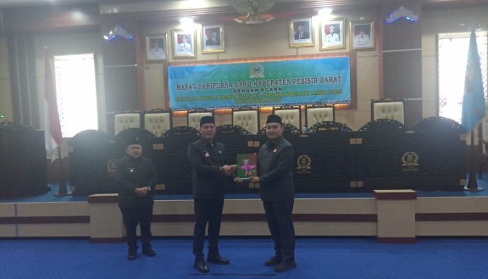 Bupati Pesibar Sampaikan Nota Pengantar KUA-PPAS APBD 2026