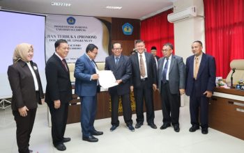 Lulus Doktor, Budi Sutomo Tawarkan Model Ekonomi Sirkular untuk Atasi Sampah di Rawa Pitu