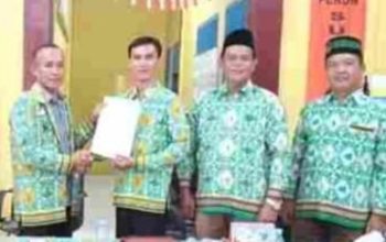 Edison Surya Resmi Dilantik sebagai Pjs Ketua Apdesi Pesisir Barat