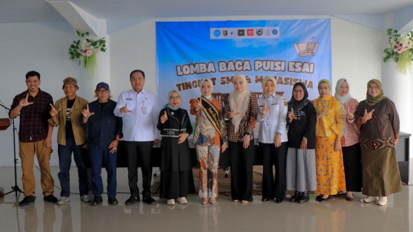 Lewat Puisi Esai, Bunda Literasi Lampung Ajak Anak Muda Suarakan Pikiran Kritis