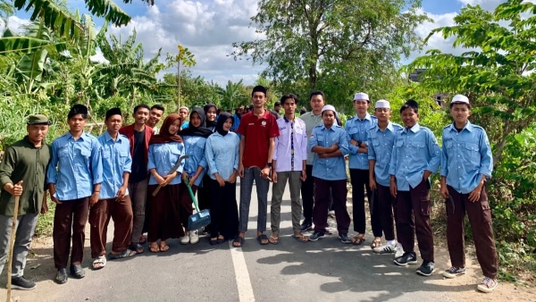 Bersinergi, Tiga Lembaga Gelar Bakti Sosial di Desa Semoyang