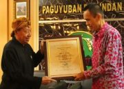 Bangkitkan Sastra Daerah, Udo Z Karzi Sabet Hadiah Sastra Rancage 2025