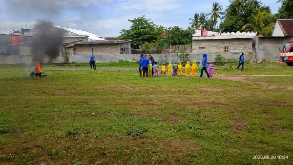 Damkar Tubaba Kenalkan Alat Pemadam Kebakaran kepada Anak-anak TK