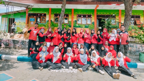 Sambut Kemerdekaan, Wali Murid dan Guru Adu Kekompakan di SDN Tamansari II