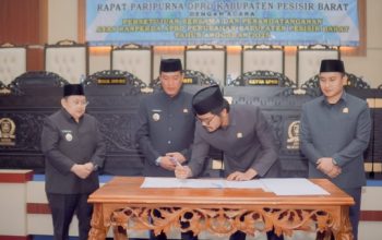 DPRD Pesisir Barat Sahkan Ranperda APBD Perubahan 2025