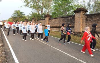 Pemkab Way Kanan Meriahkan HUT ke-80 RI dengan Jalan Sehat dan Lomba Tradisional