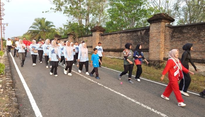 Pemkab Way Kanan Meriahkan HUT ke-80 RI dengan Jalan Sehat dan Lomba Tradisional