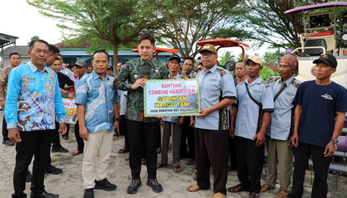 Lampung Selatan Pacu Produktivitas Pertanian, Bupati Egi Serahkan Bantuan Alsintan