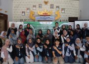 Peserta kegiatan Pengabdian Kepada Masyarakat (PKM) ITERA berfoto bersama usai penyuluhan “Edukasi dan Pemanfaatan Daun Kelor sebagai Produk Nutrasetika untuk Pencegahan Stunting” di Desa Banjar Agung, Lampung Selatan.