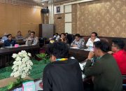 Aliansi Merah Putih berdialog dengan DPRD Way Kanan, menyuarakan aspirasi rakyat secara langsung di ruang rapat dewan.