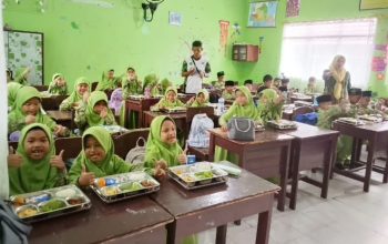 Hari Pertama MBG di MIN 9 Bandar Lampung Disambut Meriah