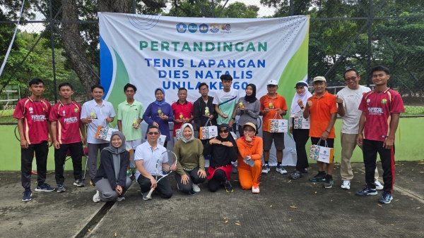 Main Gemilang, Rektor Unila Juarai Turnamen Tenis Civitas Akademika