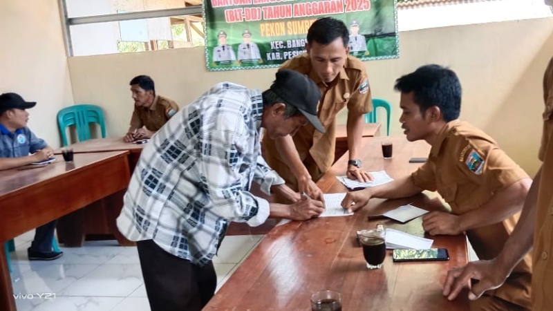 Pekon Sumber Rejo Salurkan BLT-DD Tahap II, Prioritaskan Warga Miskin Ekstrem