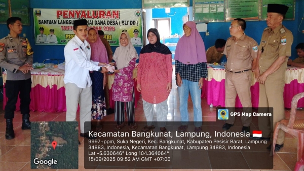 Tekan Angka Kemiskinan, Pekon Suka Negri Bagikan BLT-DD untuk 8 KPM