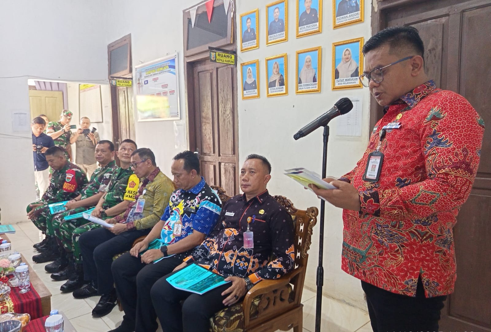 Sekda Way Kanan Dampingi Tim Wasev TMMD ke-126 Tinjau Kegiatan di Kampung Sriwijaya