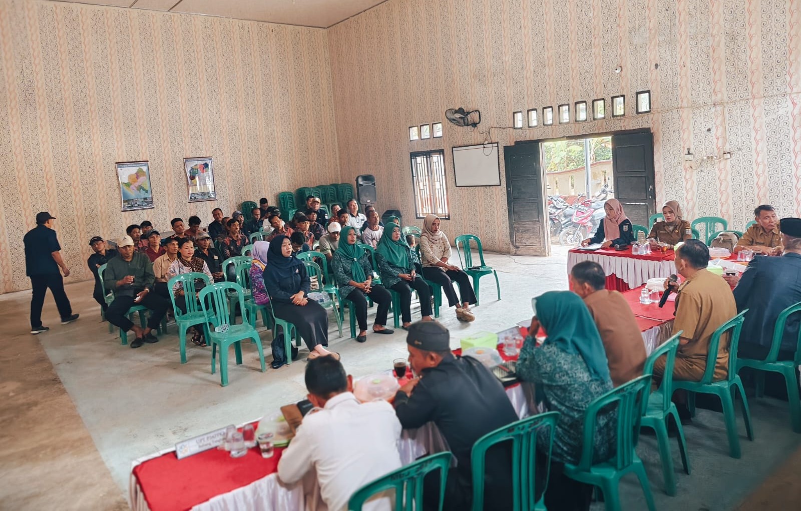 Advokat Ali Rahman Gelar Penyuluhan Sadar Hukum di Kampung Madang Jaya