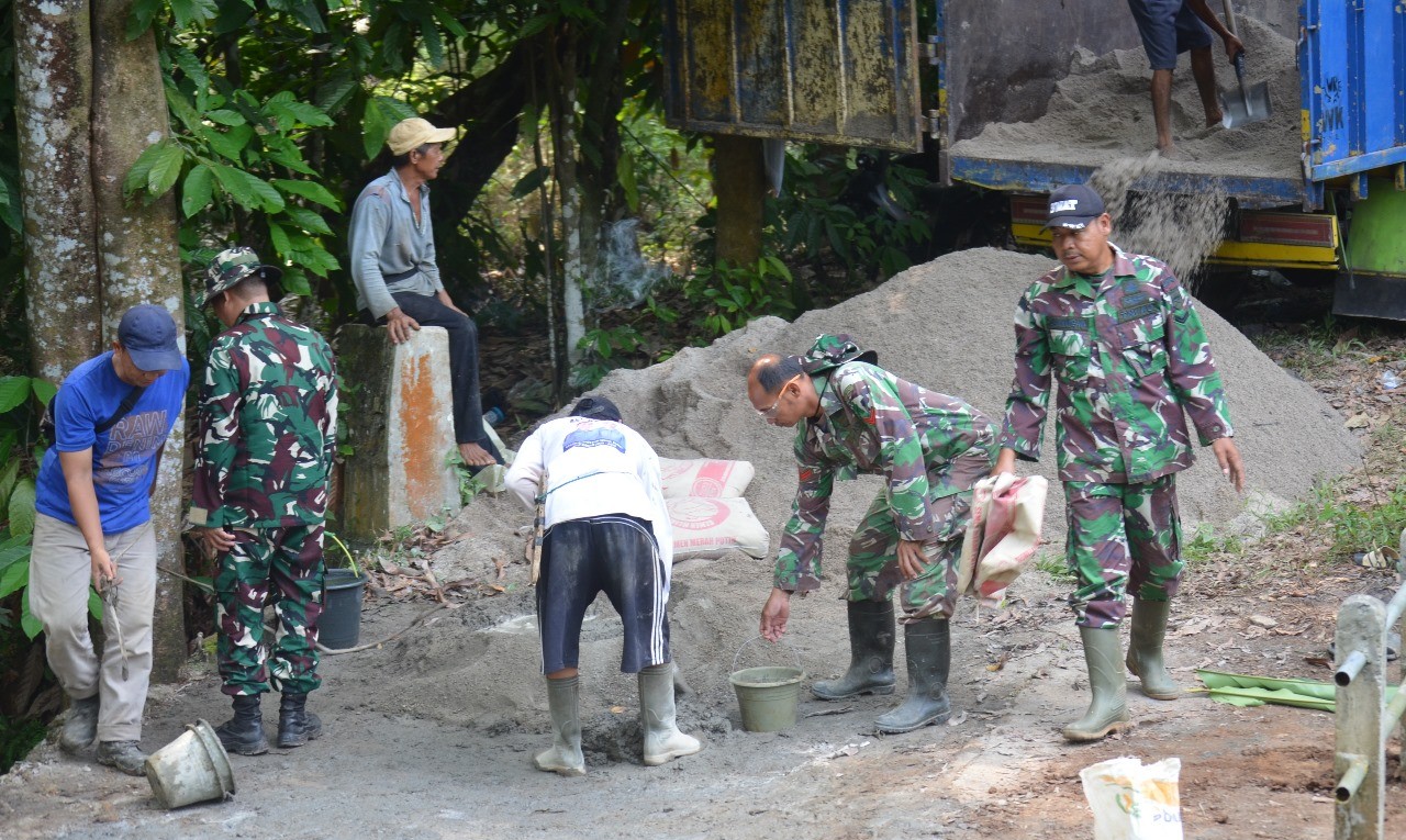 Satgas TMMD Kodim 0427/Way Kanan Genjot Pembangunan Jembatan Penghubung di Kampung Sriwijaya