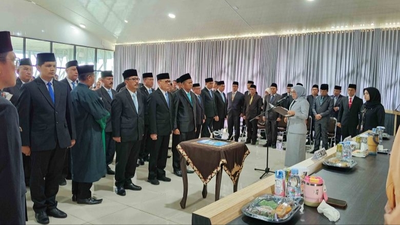 Bupati Way Kanan Lantik Pejabat Pimpinan Tinggi Pratama dan Fungsional Tahun 2025