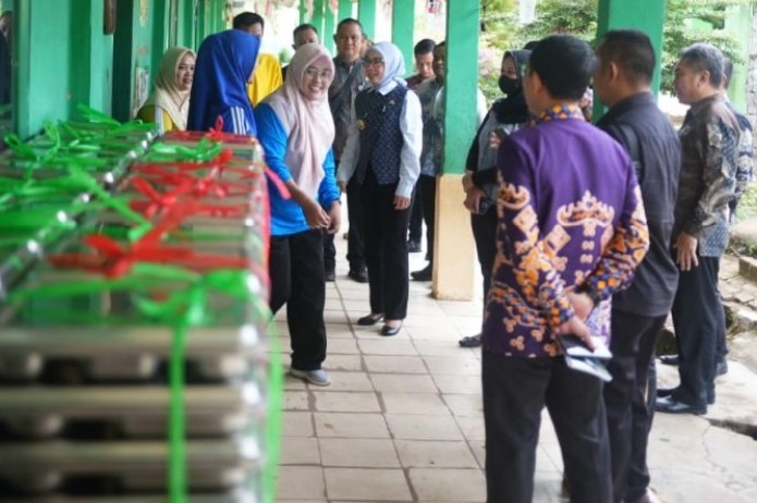 Bupati Way Kanan Tinjau Dapur Program Makan Bergizi Gratis