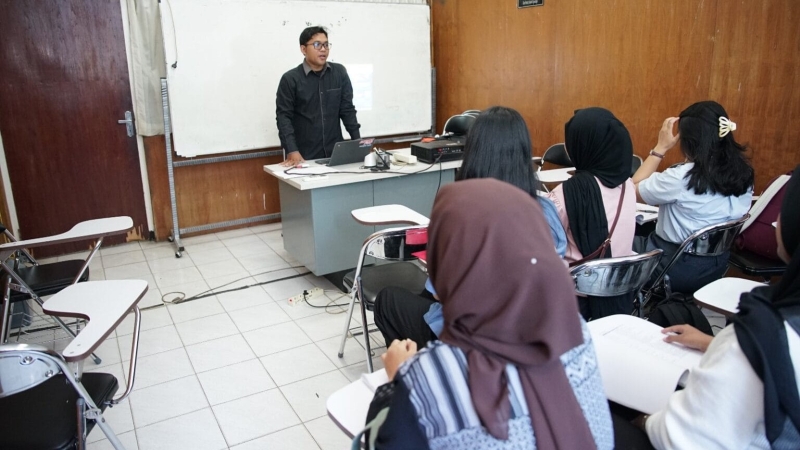 Dukung IKU Kampus, UPA Bahasa Unila Gelar Kelas Duolingo bagi Mahasiswa